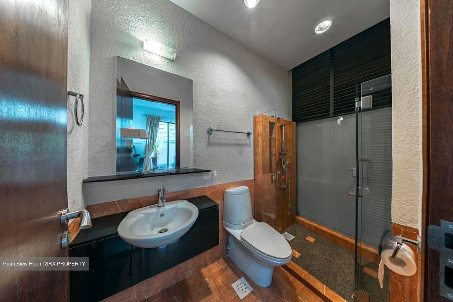 Kew Drive (D16), Terrace #557120271